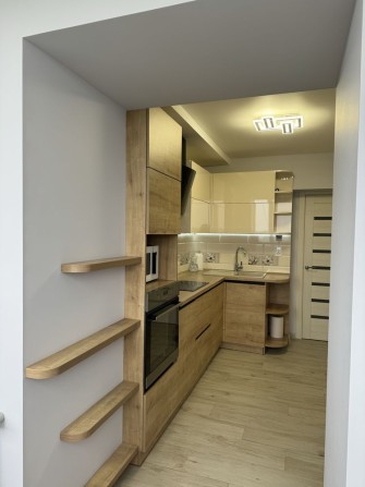 Продам 3х ком квартиру с ремонтом - фото 1