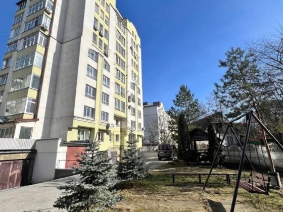 Продається велика двокімнатна квартира ( мансарда)ПОСТАНОВИ Угринов