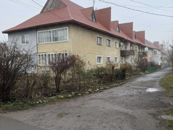 Продаж квартири з ремонтом на власною ділянкою Богородчаны