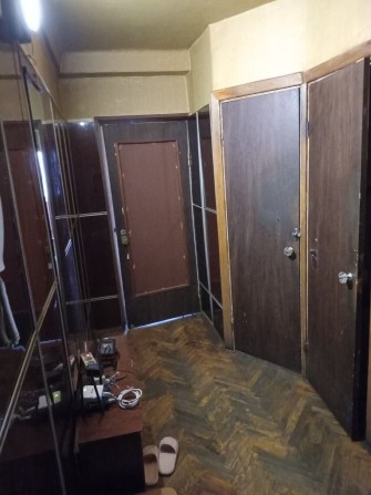 Пропоную в затишному районі квартиру.  Ліцеї,школи дітячи садки біля дому,. Дорогу переходити не тре - фото 1