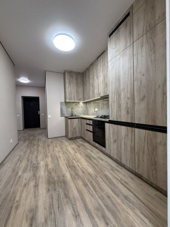 Продаж новоі квартири 40 м2 з ремонтом, кухнею,гардеробною, Софіівська Борщагівка - фото 1