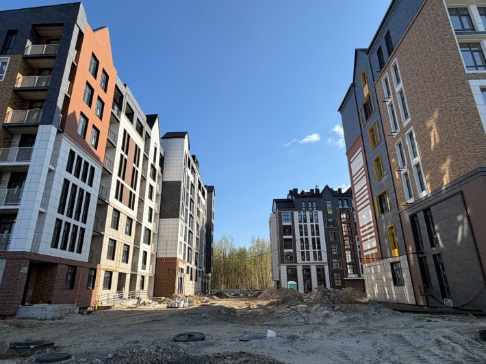 ЖК Basa City, 2-кімн квартира 74м2 на озері в Ходосівці, Мануфактура, 1340у.о/м2 - фото 1