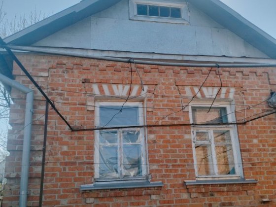 4000,ком послуги включені в цю ціну Будинок, 1 кімната + кухня Суми