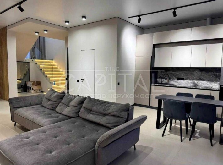 ОРЕНДА / Стильний 4-к таунхаус в Osocor House 125м2 / ГАРДЕРОБНА - фото 1