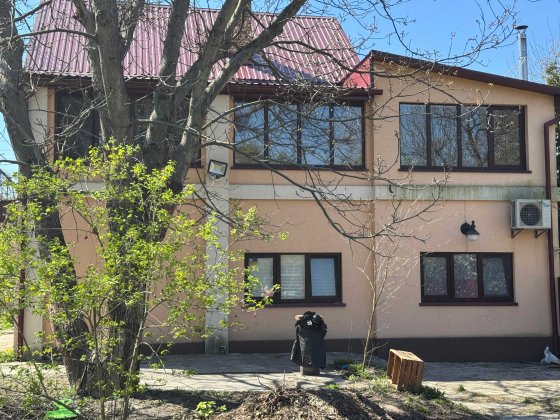 СДАЕМ долгосрочно дом 145 м кв + 10 соток участок Оболонь, Киев !!
