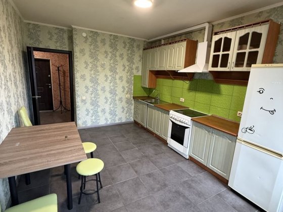 Продаж великоі 1к квартири з ремонтом