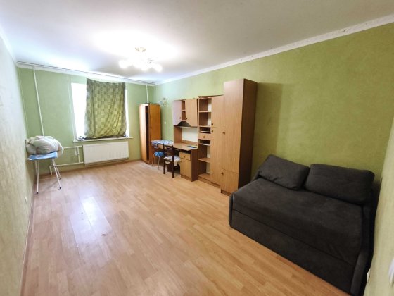 Продам 5-ти кімнатну квартиру на 1 поверсі Славутич