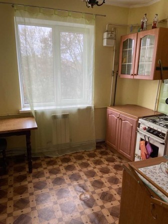 Продається 2-кімнатна квартира в центрі Бородянки, ГАЗ, відновлений будинок, мінімальне оформлення,  - фото 1