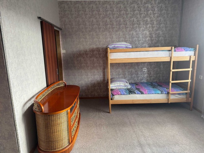 Оренда частини будинку з паркомісцем, комунальні включені - фото 1