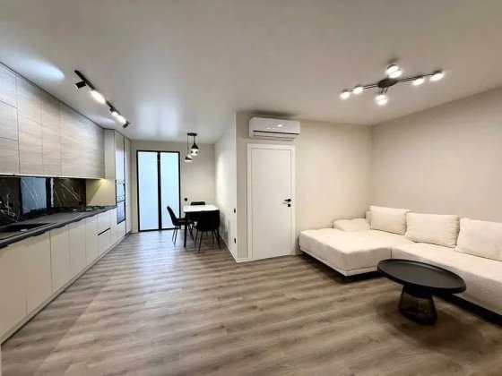 Продаж 2-кім. квартири 75 м.кв., в. Тролейбусна Сокольники