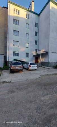 Продаю трикімнатну квартиру - фото 1