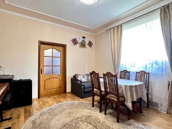 3 кім квартира 76 м2 велика з ремонтом 1 пов будинок Зимна Вода Львів Зимняя Вода