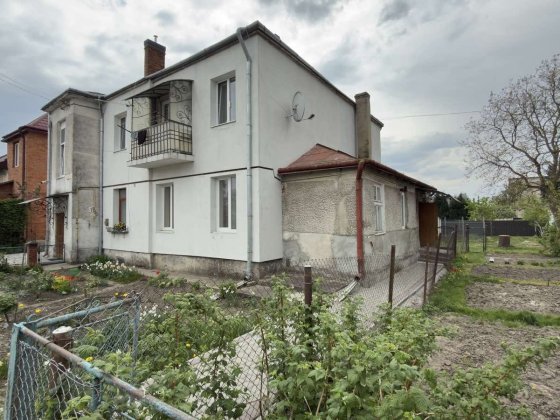 Продам квартиру особнячного типу в Городку Городок