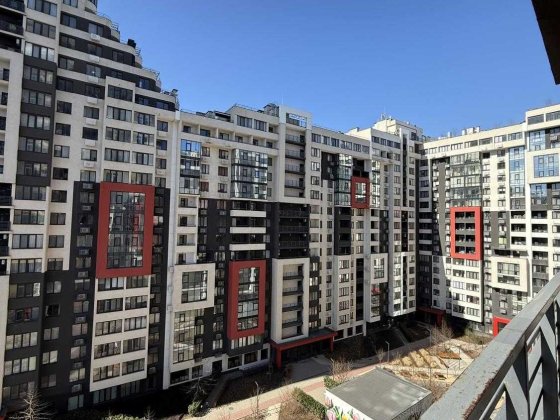Продам евродвушку 48.5 кв.м с застекленной лоджией ЖК “Таировские Сады» боковой вид на море. Лиманка