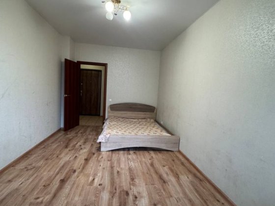 Продам 1 комнатную квартиру жк 7 небо средний этаж Авангард