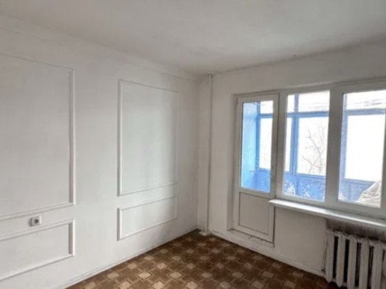 Срочно! Продам 4-комнатную квартиру на Заболотного! 70 метров Крыжановка