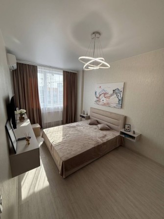 Продам шикарную новую квартиру! Ремонт, мебель, техника есть! ЖК 7 Небо - фото 1