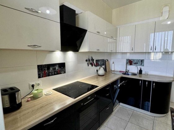 Продажа 2 комн квартира Жемчужина на Сахарова 56м.кв Ремонт Мебель Крижанівка