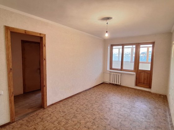 Квартира з індивідуальним опаленням у смт Великодолинське Великодолинське