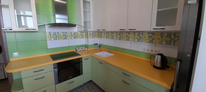 Продам 2х.комнатную в Радужном можно под программы! Цена 1 комнатной. - фото 1