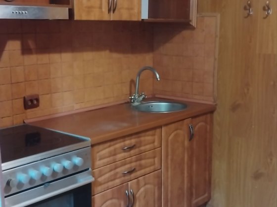 продам 1-ну квартиру по Будівельників 5/5 поверх Вараш