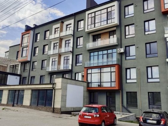 Продається 3-кімнатна квартира з гаражем в новобудові. Чортків Чортків