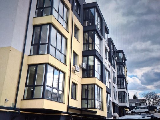Продаж 2 к. квартири 67,8м2 на дві сторни Белая