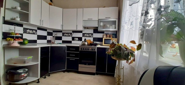 Продам 3-х кімнатну квартиру - фото 1