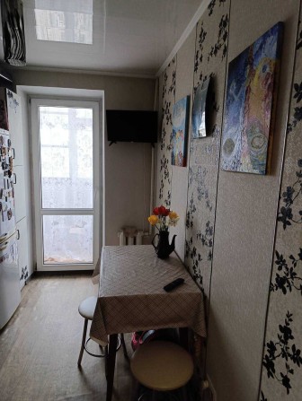 Продам 2 -кімнатну квартиру в центрі міста - фото 1