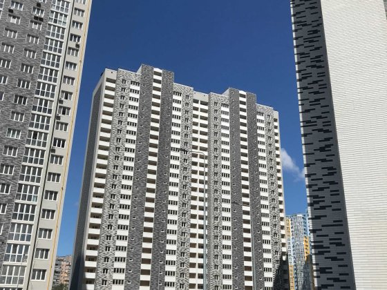 Продам 2 квартиру з евроремонтом  (79 кв.м) в ЖК Ревуцький м. Харківська Київ