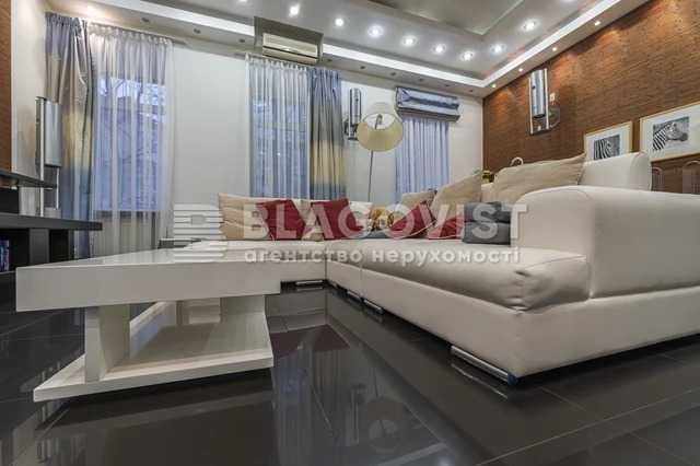 Продам 4-кімнатну квартиру по вул. Тарасівській 30 - фото 1