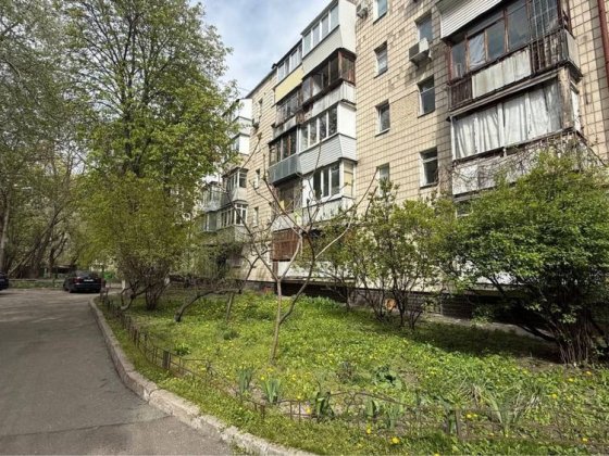 Продам 1-к Глушкова,24 Метро Теремки Киев