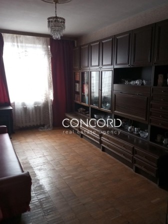 Метро Лівобережна. Продам 3к Пантелеймона Куліша вул., 11 - фото 1
