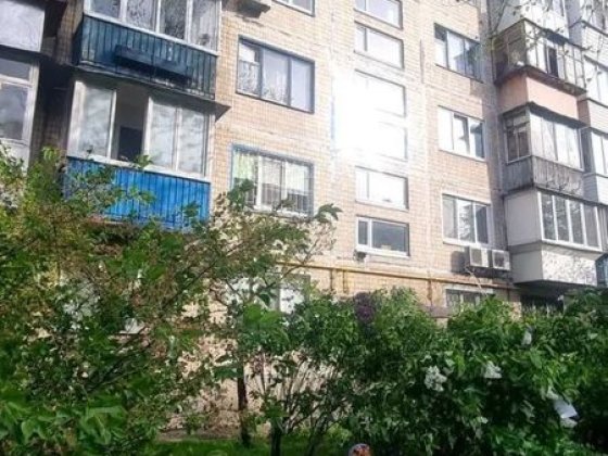 Продається двушка 45 кв.м, Мілютенка 12, метро Лісова Київ