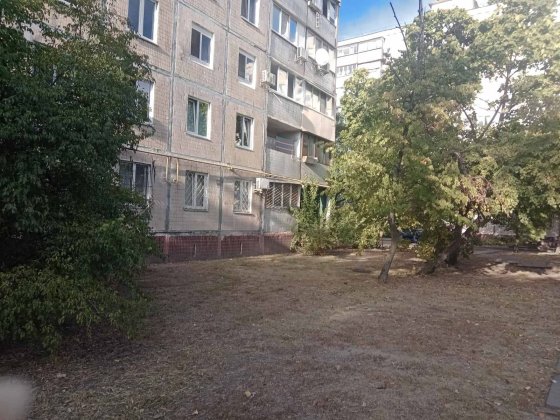 Продам двокімнатну квартиру в Києві на Харківському шосе 18, Дніпровський район Киев