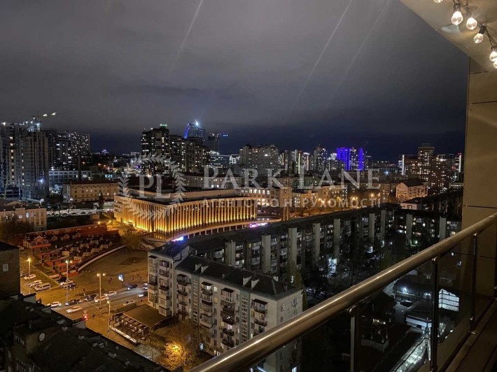 Антоновича Володимира (Горького), 109, Володимирський Палац Україна - фото 1