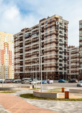 БЕЗ%ЖК Варшавський 2 комфортна та затишна 3к квартира 94,9мкв 8,5мкв засклений балкон лоджия у двір  - фото 1