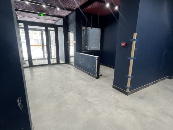 Продам 3к квартиру в Києві біля ТРЦ Ретровіль!