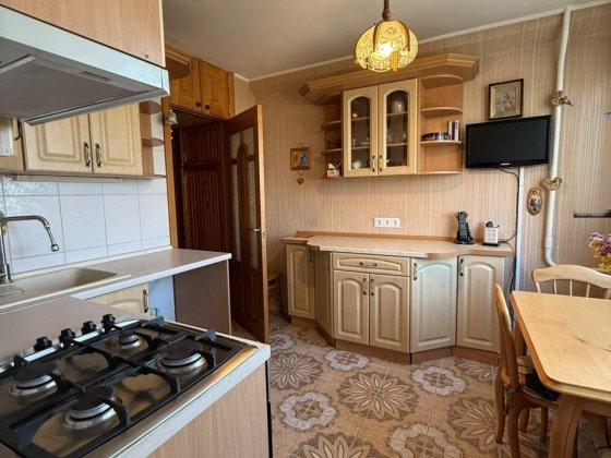 Продаж 3 кімнатноъ квартири , Харківське шоссе 2, Київ
