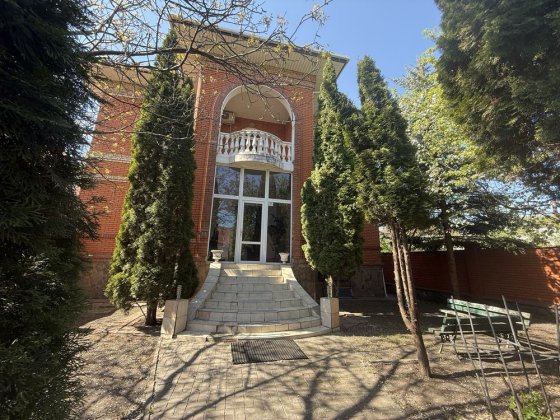 Оренда будинку під бізнес 450 кв.м