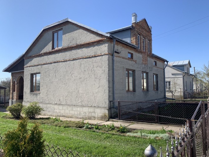 Продається просторий цегляний будинок площею 147,5 м² у спокійному районі “Новий світ” містечка Підв - фото 1