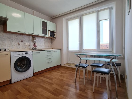Продам 2 кімнатну квартиру Князя Романа  Мстиславича 8, біля метро Дарниця, парк Перемога Київ