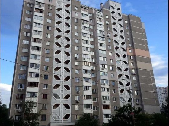 Продам 2-кім. квартиру вул.Здолбунівська 9-А Київ