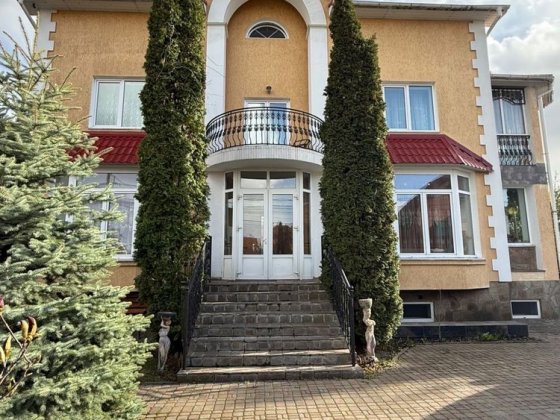 Оренда розкішного будинку 450 м² — для проживання або бізнесу у закритому містечку Київ