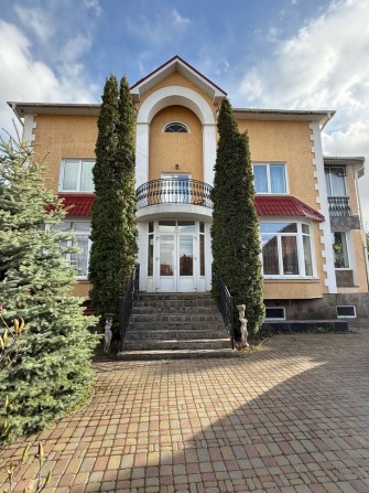 Оренда розкішного будинку 450 м² — для проживання або бізнесу у закритому містечку - фото 1