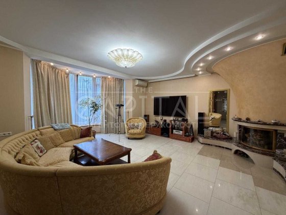 Автономний маєток 307м² з басейном та SPA — вул. Ризька, Шевченківський