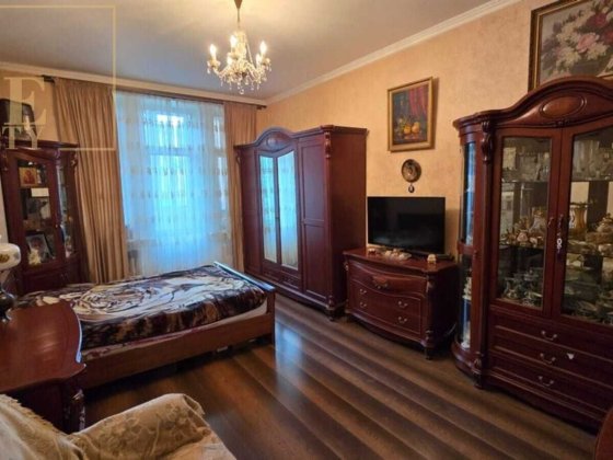 Продаж 4к квартири ЦЕНТР, Високі стелі, Ліфт, Закритий двір Київ