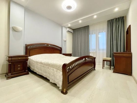 Продаж просторої 3-к, 98 м2, вул. Пчілки 4 Київ