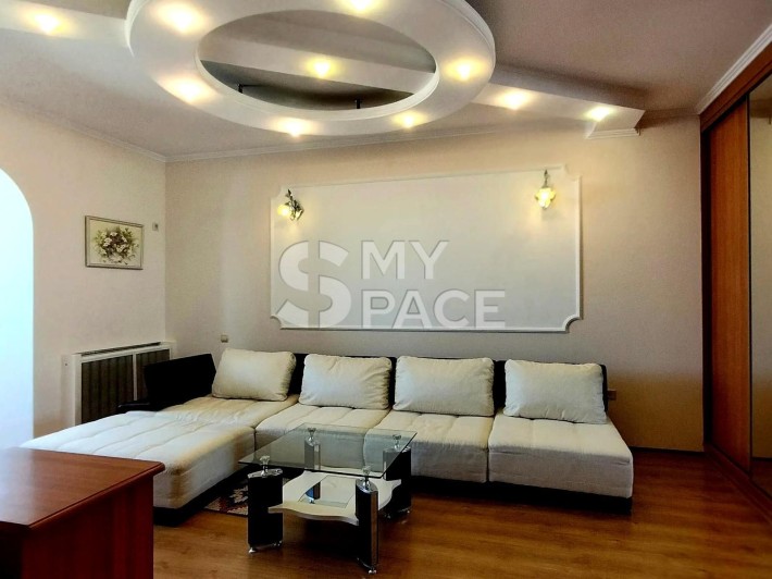 Продаж 2 кімнатної квартири  вул. Анни Ахматової, 13д - фото 1