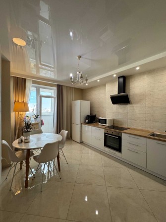 Видова на Дніпро ЖК Friendly House 50 кв Якіснй ремонт вул Аболмасова 4 Без % - фото 1